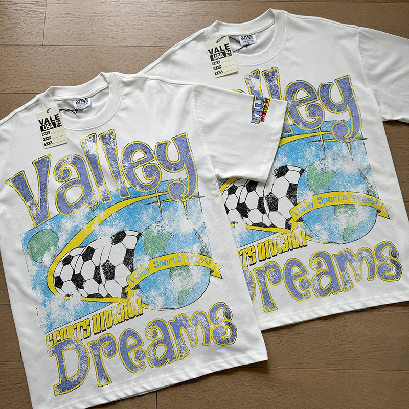 Valley Streetwear Brand - เสื้อยืดผ้าฝ้ายทรงหลวมพิมพ์ลายฟุตบอลแบรนด์ Retro American Vale Valley ประดับด้วยคริสตัล