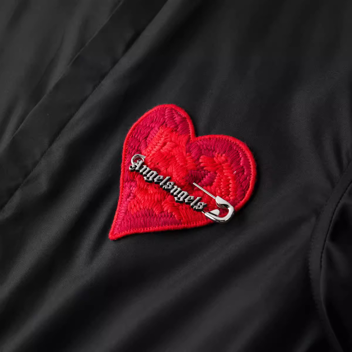 ยี่ห้อถัก Love เย็บปักถักร้อยเ - Streetwear Brand Trends บทวิจารณ์และราคา